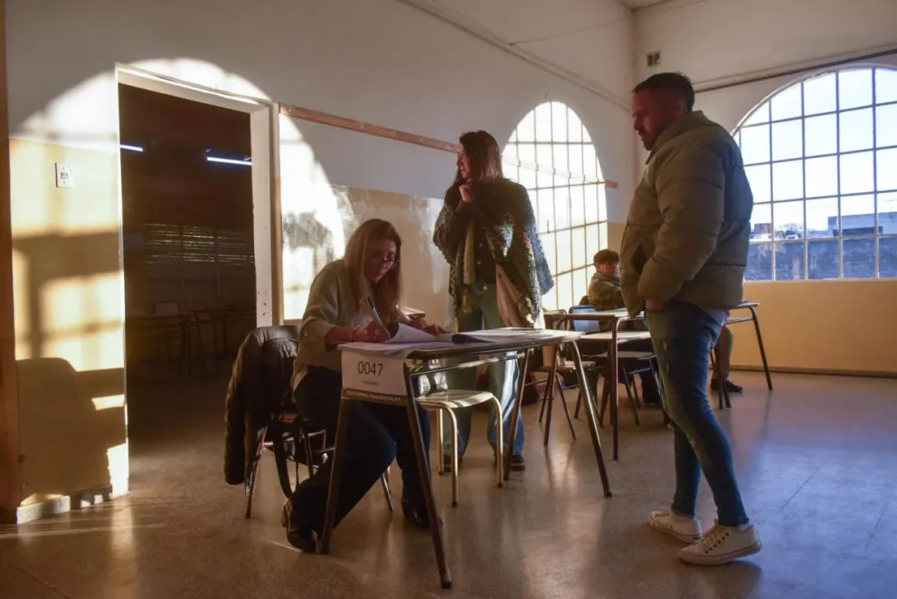 Temprano, a las 8 de la mañana, llegaron los primeros votantes.