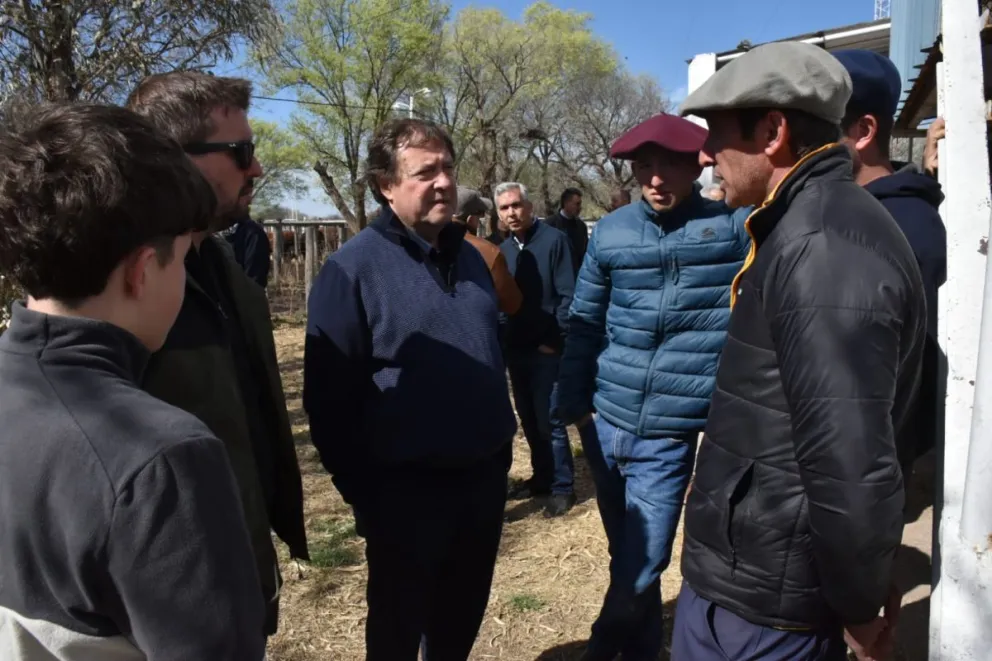 El mandatario provincial acompañó la actividad ganadera. 