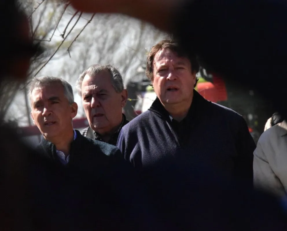 López acompañando al gobernador en Río Colorado.