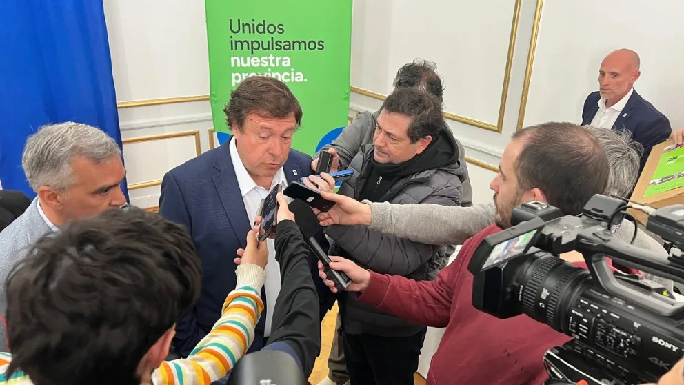 El gobernador rionegrino, Alberto Weretilneck, luego de un acto en la Casa de Gobierno 