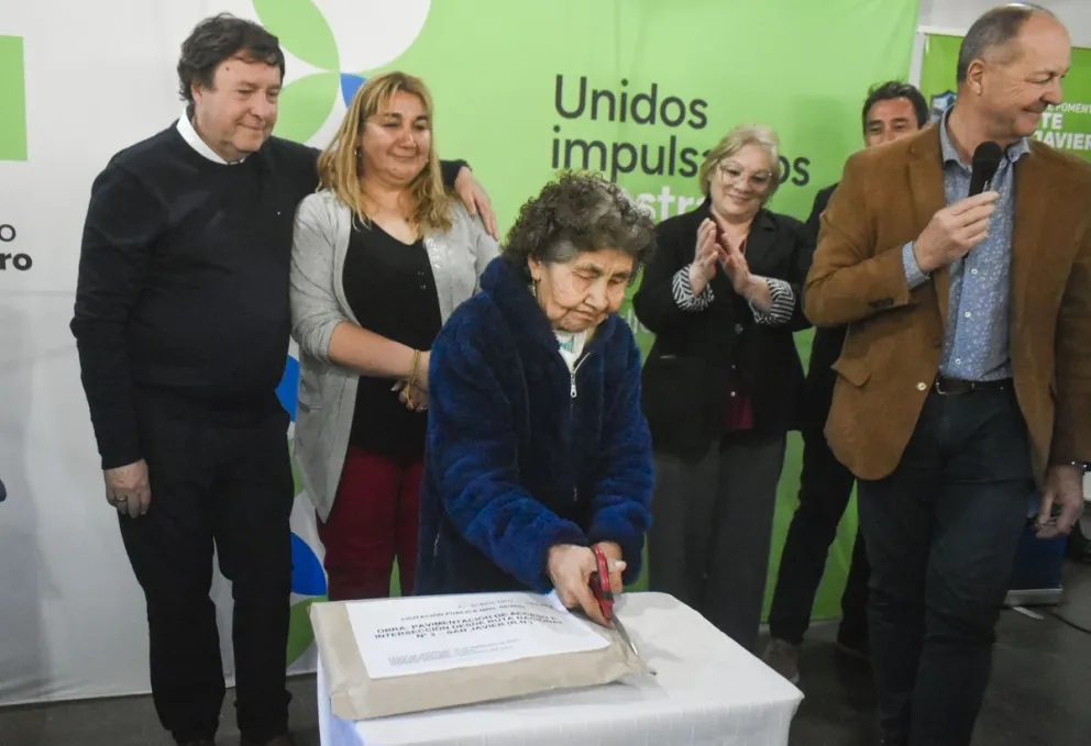 Apertura de sobres para la adjudicación de la obra de pavimentación. (Fotos de Vanesa Schwemmler, para NoticiasNet)