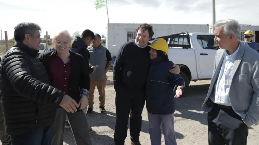 El gobernador Alberto Weretilneck recorrió el Plan 50 Viviendas