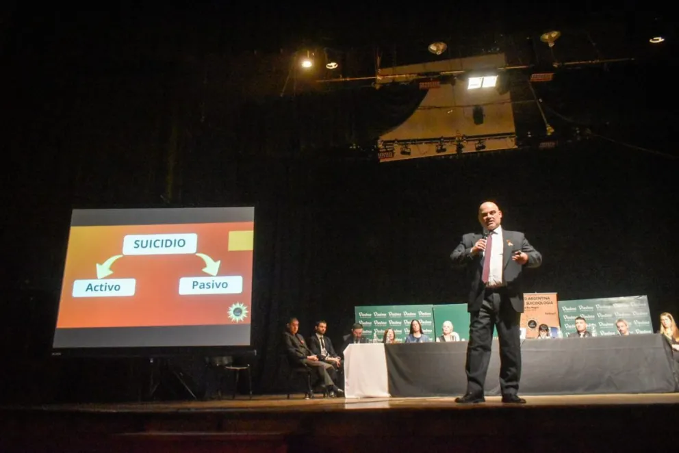 Mandri destacó un "balance positivo" del congreso y el rol de la prensa.