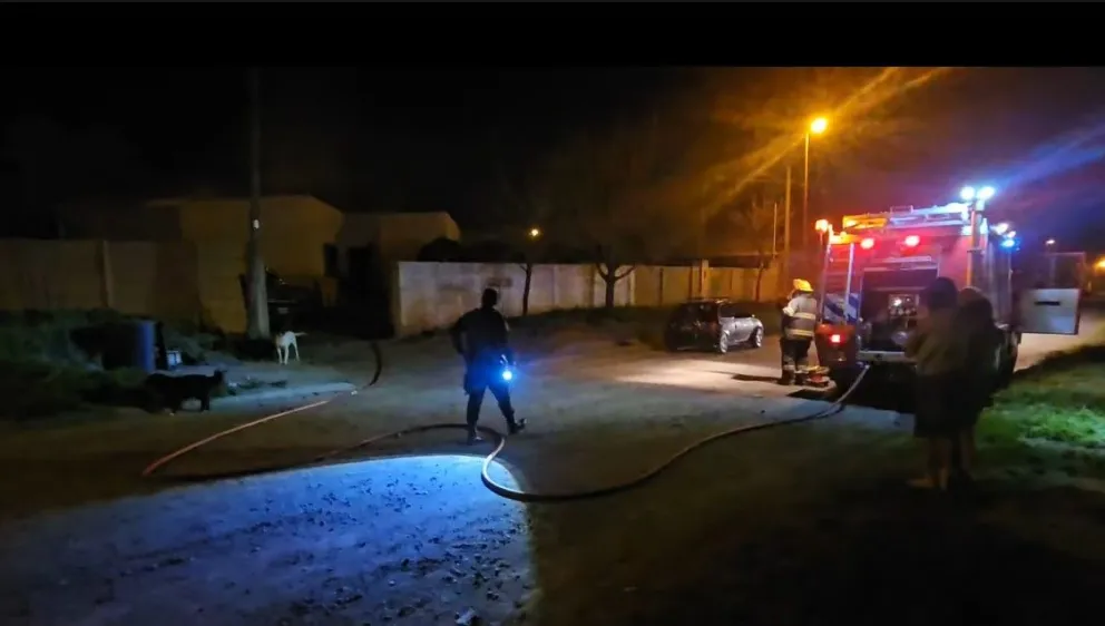 Los Bomberos, personal de Policía, Salud y Defensa Civil trabajaron en el lugar. 