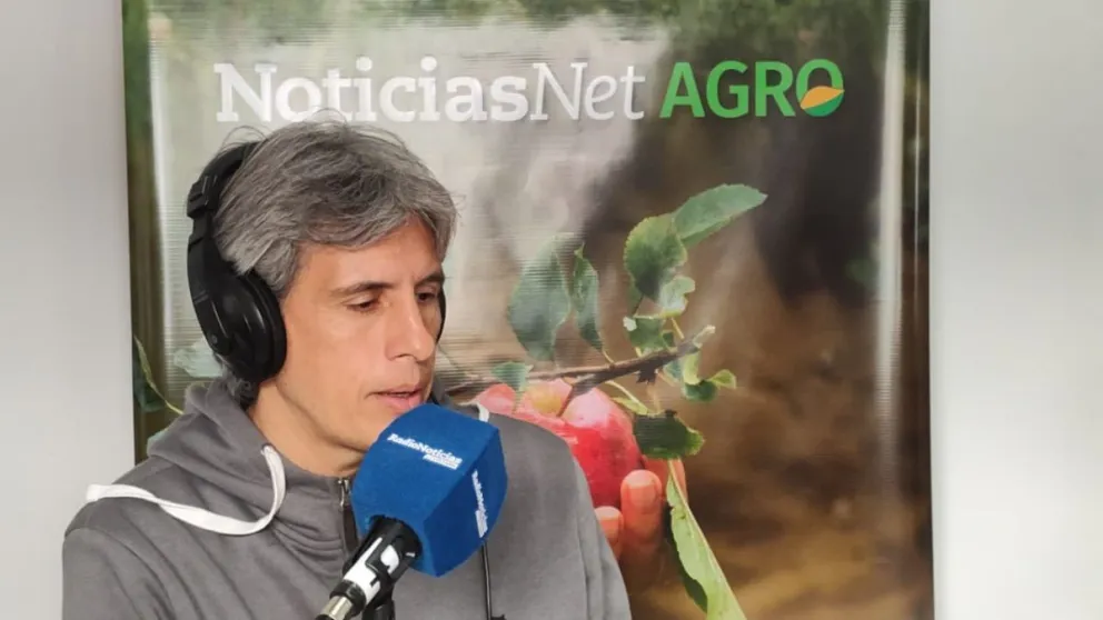 Norberto Tabaré Bassi en el estudio de Radio Noticias en la 29° edición de la Expo Rural de La Comarca. 