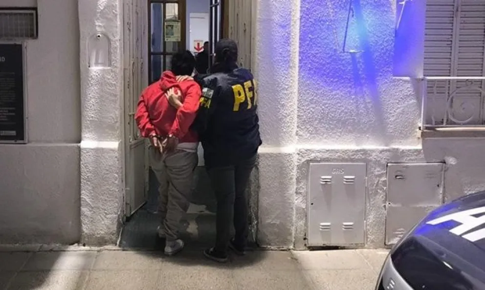 Dos detenidos por la Policía Federal en Viedma. 