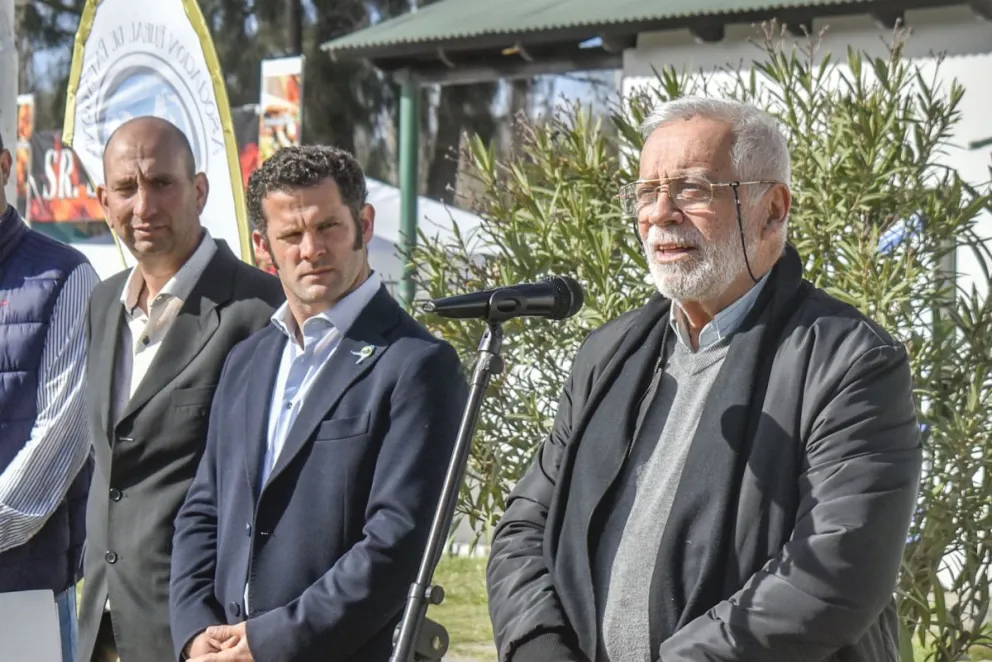 Rosemberg con el anuncio. Foto Vanesa Schwemmler para NoticiasNet.