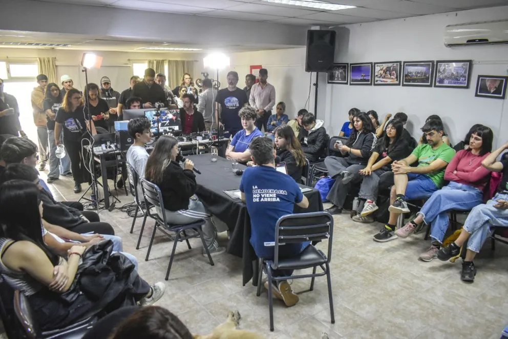 Mesa de debate. Fotos de Vanesa Schwemmler, para NoticiasNet.