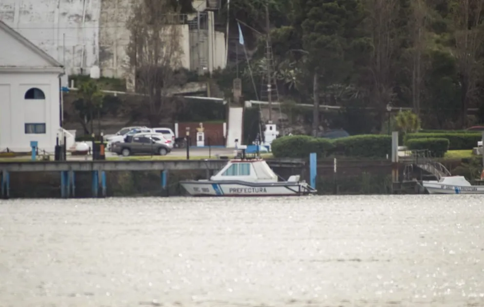Embarcación de Prefectura que permaneció amarrada al día siguiente de la supuesta denuncia. Foto Vanesa Schwemmler / NoticiasNet. 