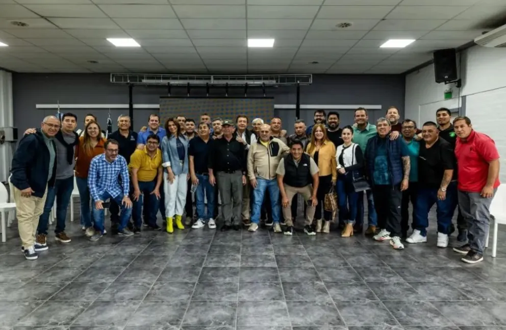 Los candidatos de Juntos Defendemos Río Negro y el Gobernador compartieron un encuentro junto a más de quince gremios de la provincia.