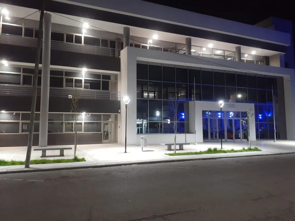 Reluciente por la noche.