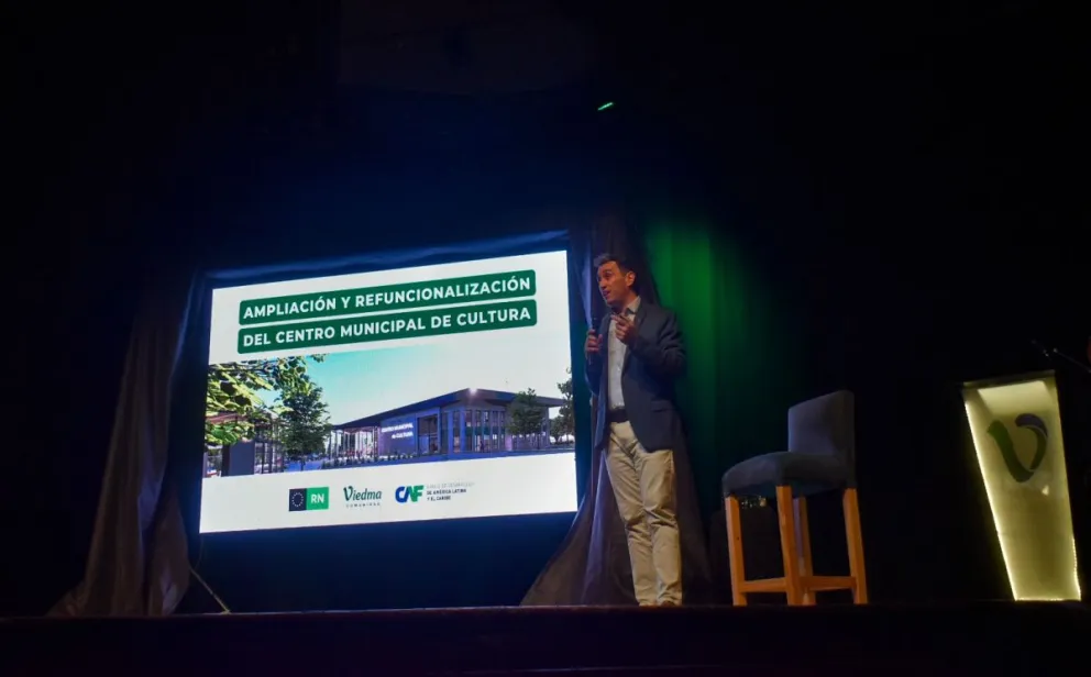 "Ojalá todos los intendentes cuenten con un gobernador así", expresó Castro. (Fotos: Vanesa Schwemmler)