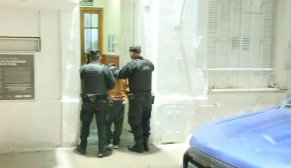 Momento del ingreso al edificio federal. Fotos gentileza.