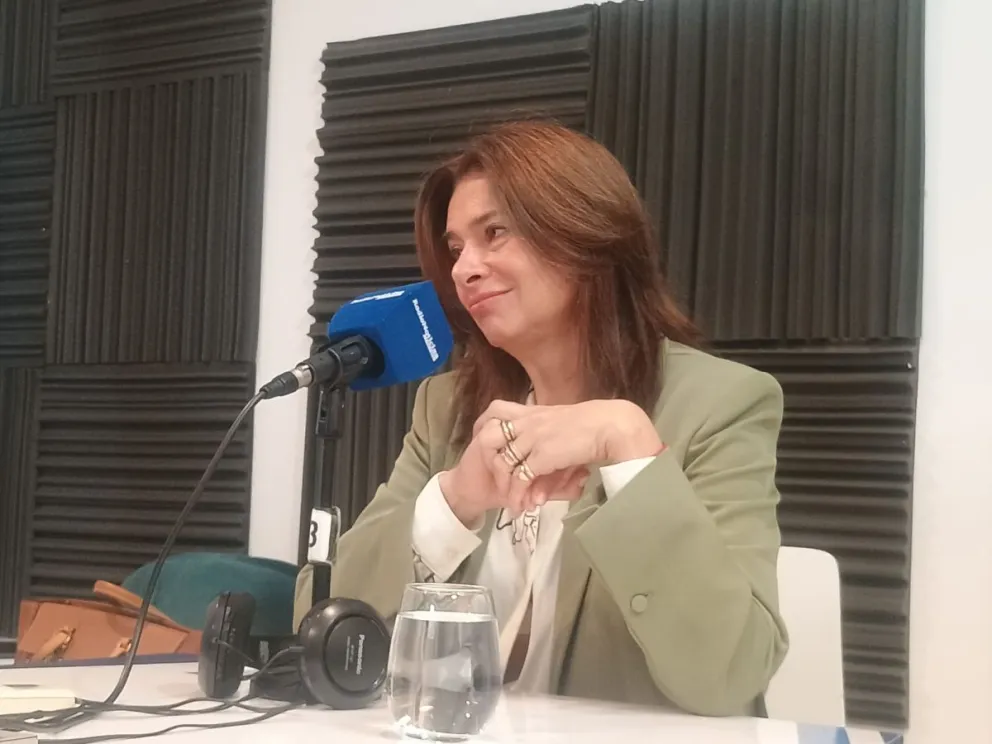 Andrea Confini en Radio Noticias. Fotos Vanesa Schwemmler para NoticiasNet.