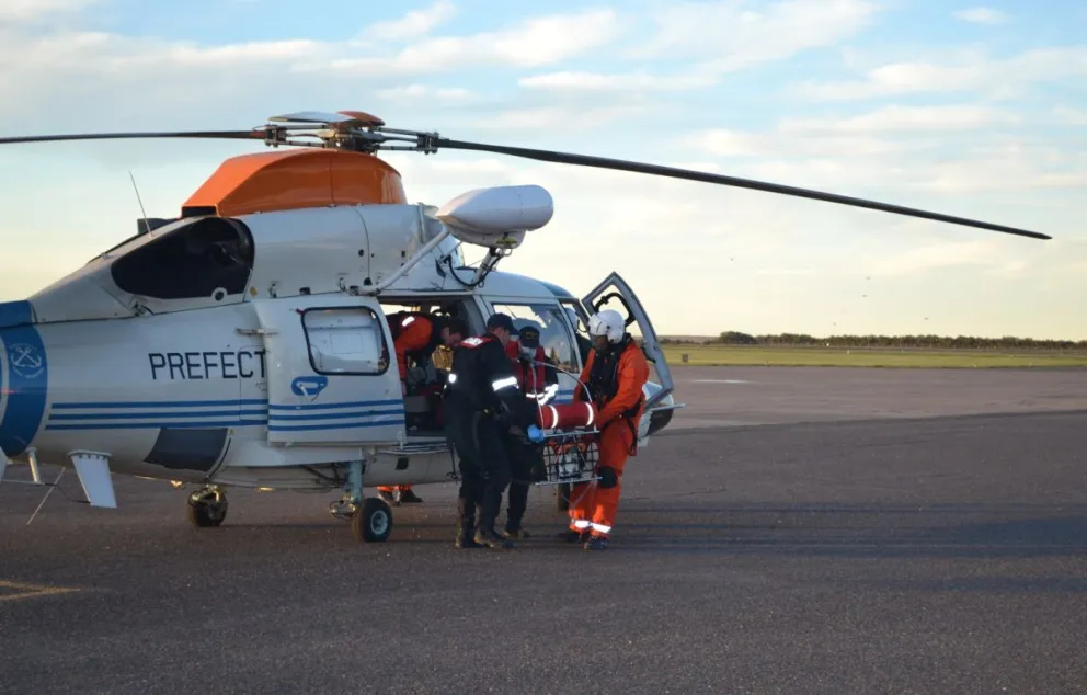 Sebastián Amieva es el médico de Prefectura que trabaja en tierra como en los rescates en altamar 