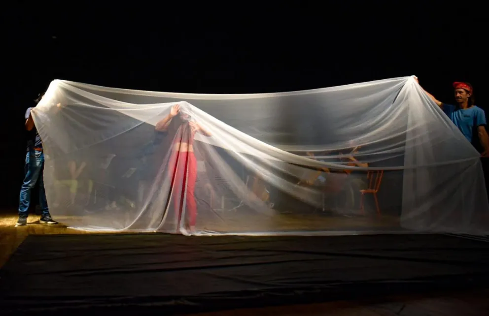 La propuesta artística que nació a partir de un encuentro entre Lucas Vía y Yamila Zingoni Vinci (Fotos: Vanesa Schwemmler).