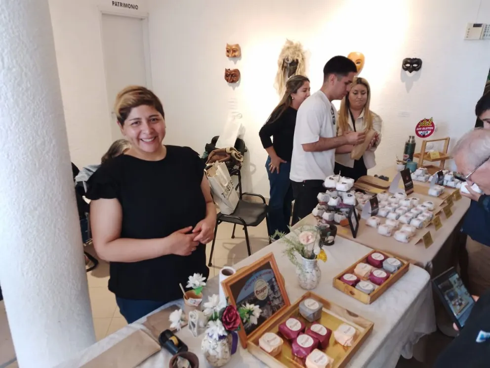 Así fue la innovadora exposición de alfajores de la Comarca.