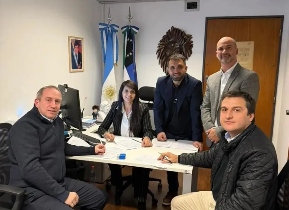 Otros tiempos. Villaverde y Martín cuando se encontraban negociando, antes de la ruptura. Foto de archivo.