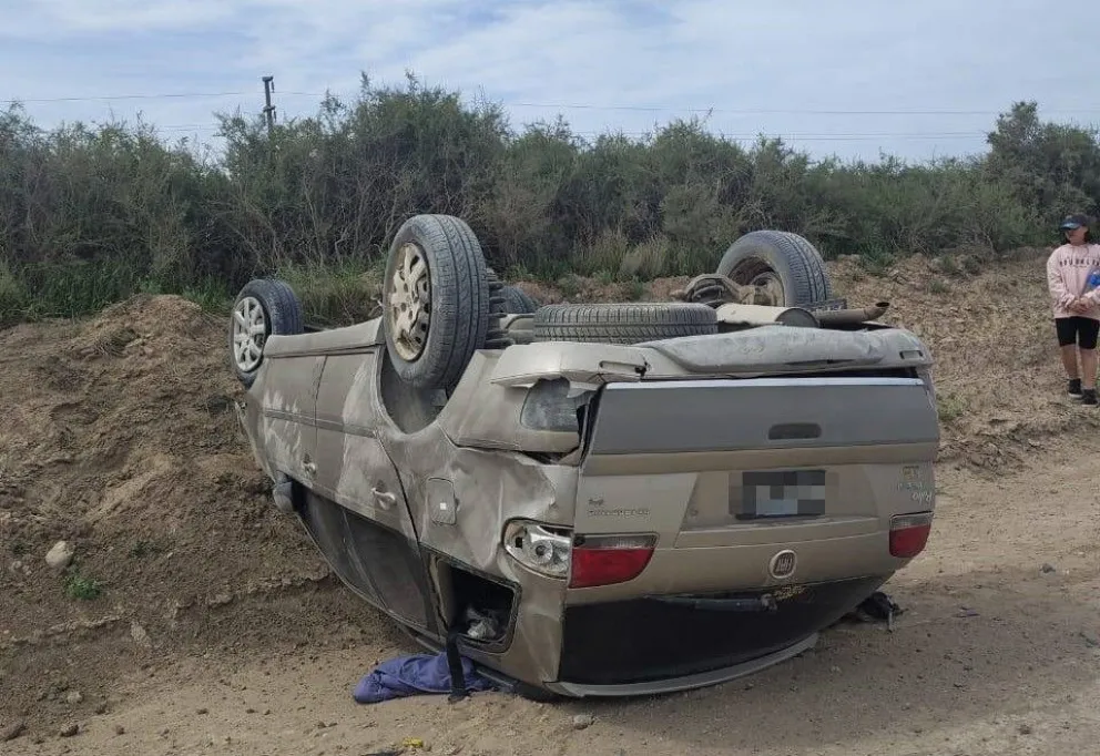 El vehículo era conducido por una docente, que afortunadamente salió ilesa.