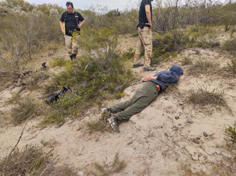 Momentos en que efectivos de la Brigada Rural acorralaron al cuatrero. Foto gentileza.