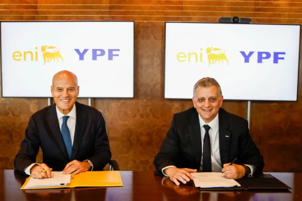 Se concretó un convenvenio con YPF que permitirá instalar dos barcos en las costas rionegrina para exportar gas licuado. 