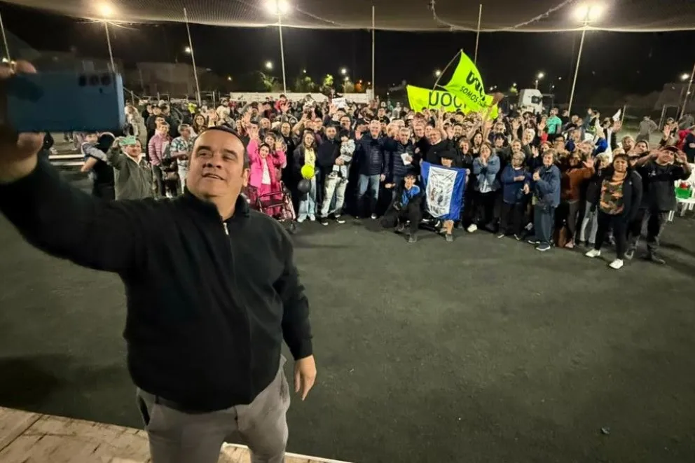 El intendente Rossi en el acto de campaña con Facundo López. 