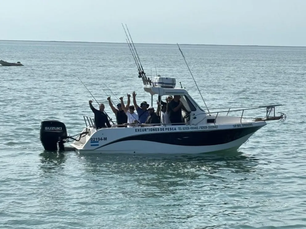 Octubre inició con buena pesca desde la costa, pero es mucho mejor en la embarcada. Ilustraciones e imágenes de gentileza.