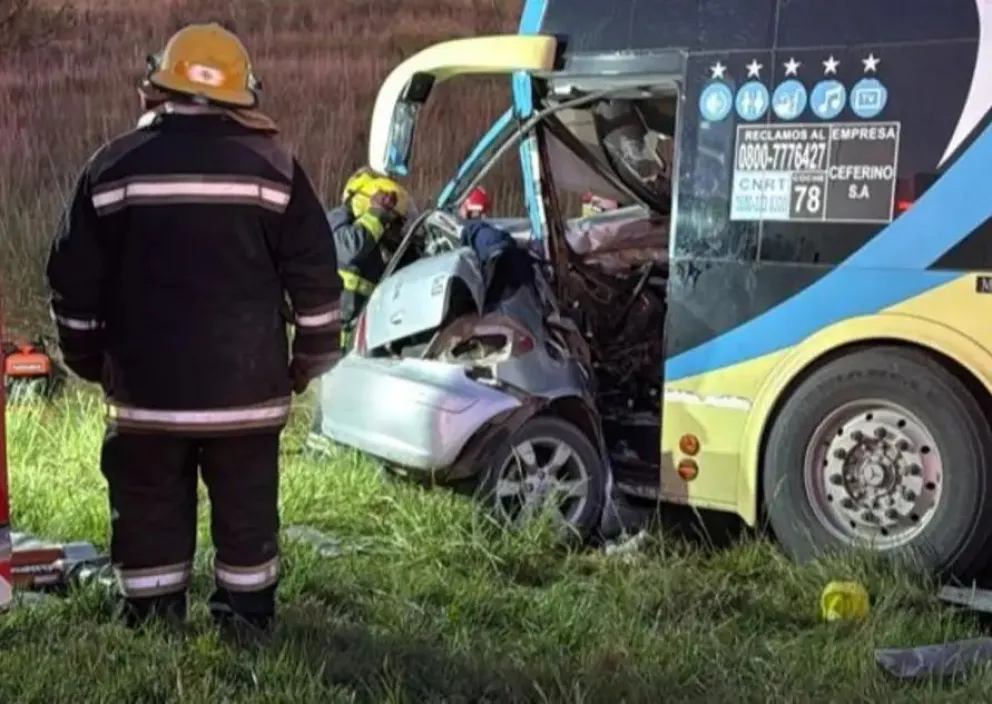 El Peugeot incrustrado en la unidad de Ceferino. Foto gentileza La Nueva.