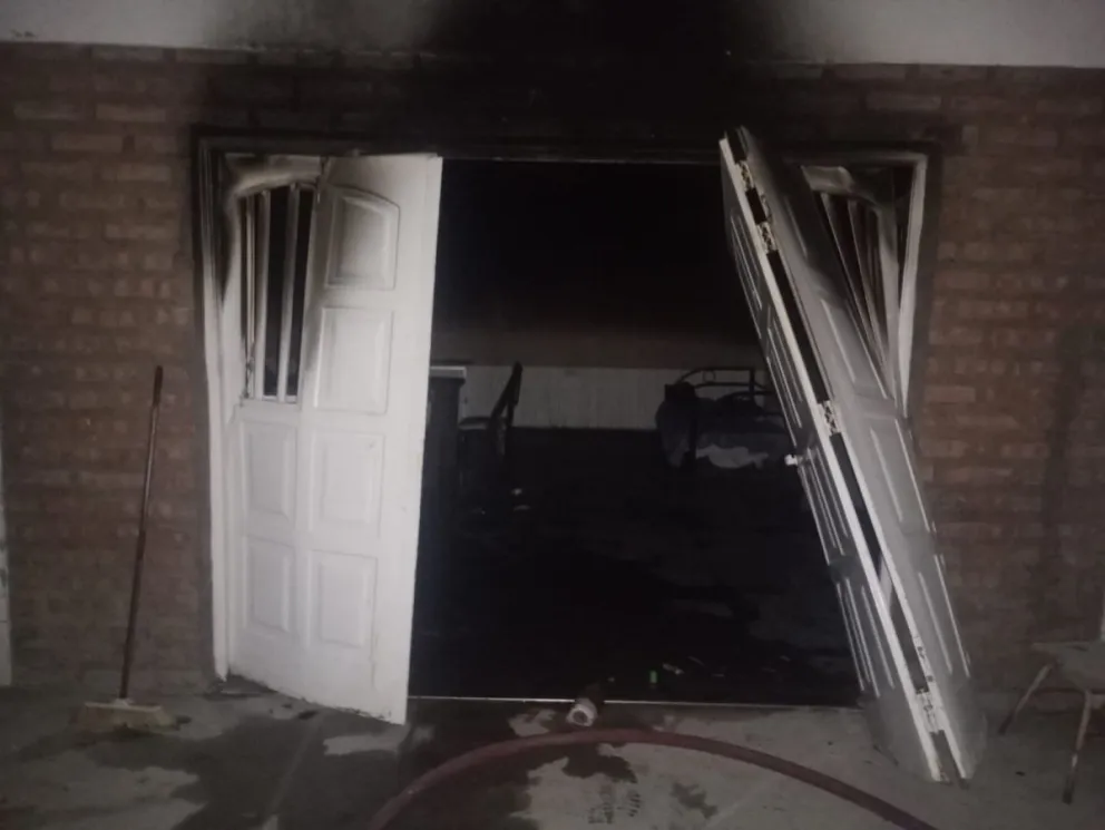 El inquilino terminó con quemaduras en su cuerpo. 