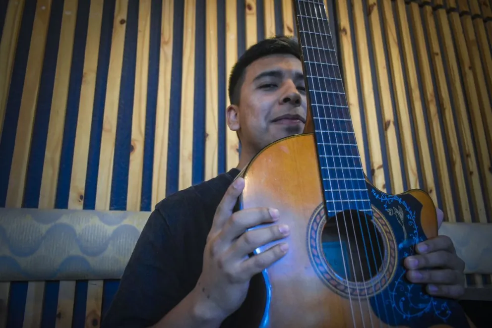 El músico atraviesa un gran presente, con actuaciones solista y en banda  (Fotos: Vanesa Schwemmler). 