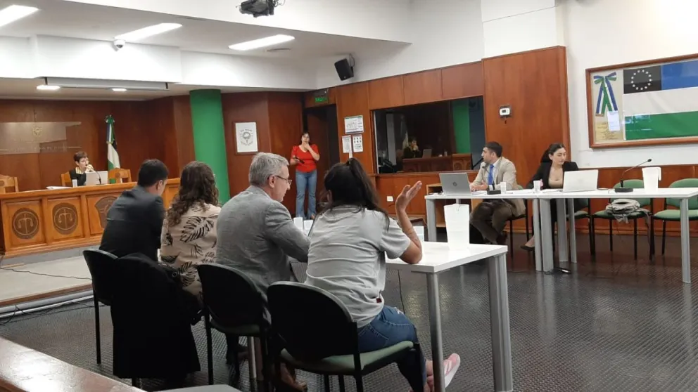 La madre del menor fallecido se fue enojada del Poder Judicial ante el faltazo.