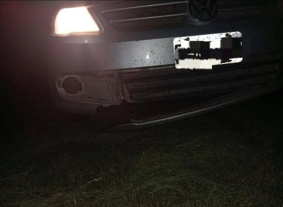 Auto dañado en el trayecto de la ruta Provincial 1. 