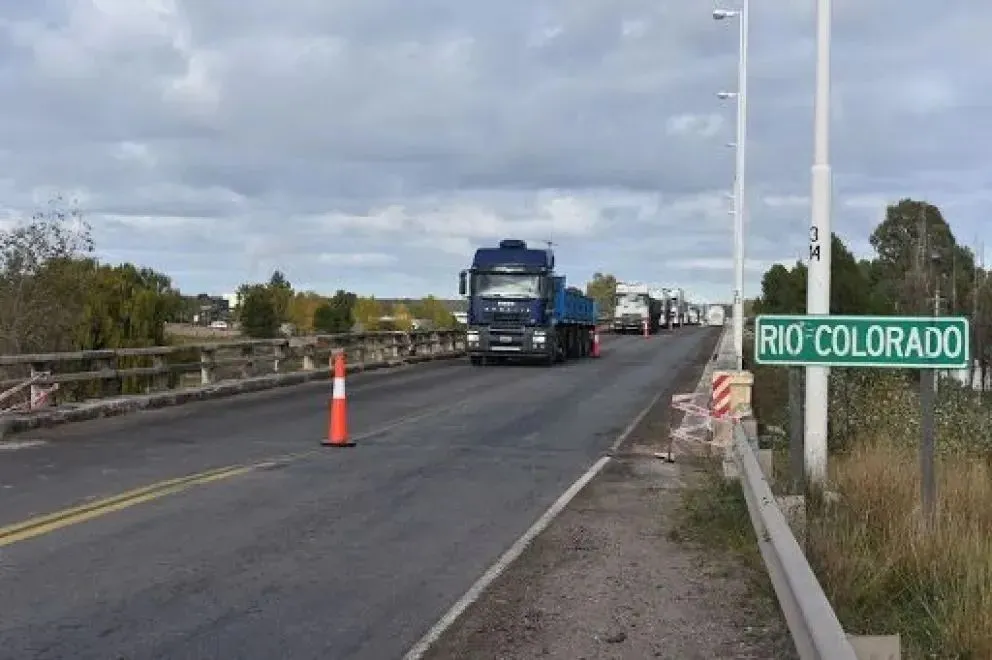 Ruta 22 a la altura de Río Colorado. 