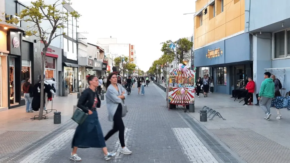 La calle Buenos Aires fue una fiesta y los comerciantes quedaron satisfechos (Foto: NoticiasNet)
