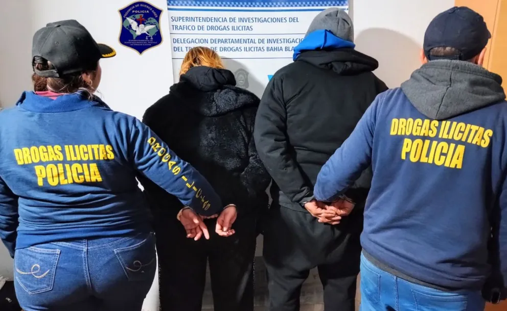 Un hombre y una mujer fueron aprehendidos por el personal policial en el marco del operativo. 