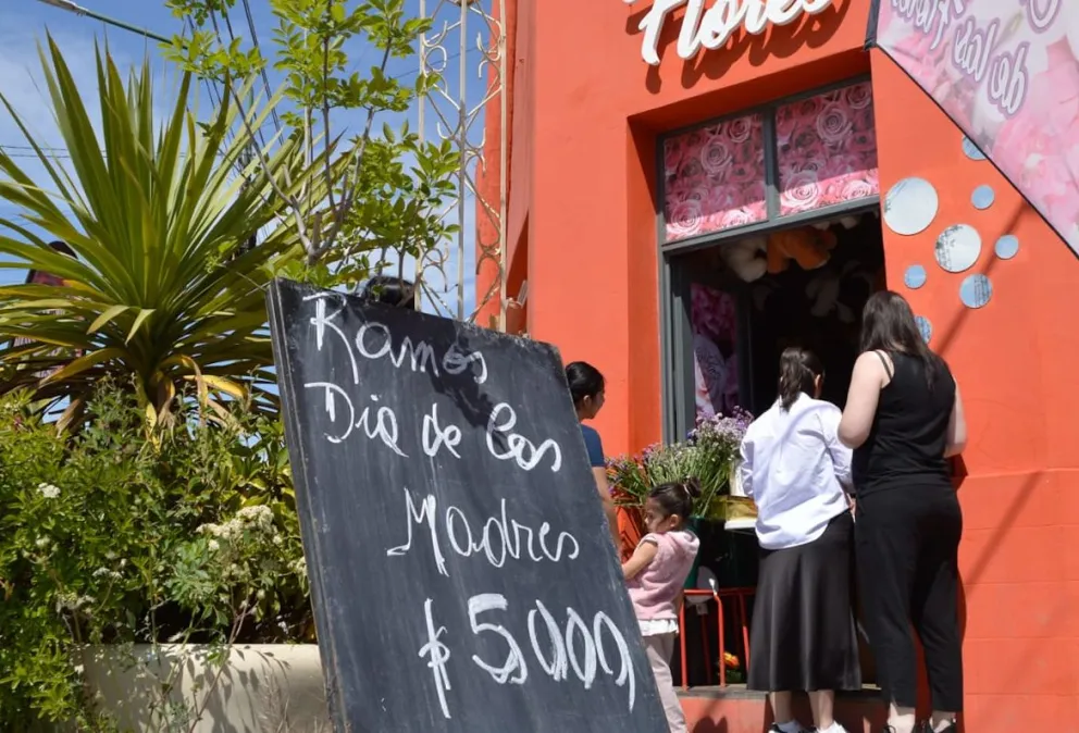 Para todos los gustos del bolsillo, un ramito se pudieron llevar. Fotos Emanuel Mirenghi para NoticiasNet.