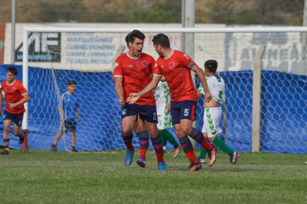 Villa Congreso se hizo fuerte en casa: fotos Emanuel Mirenghi para NoticiasNet.