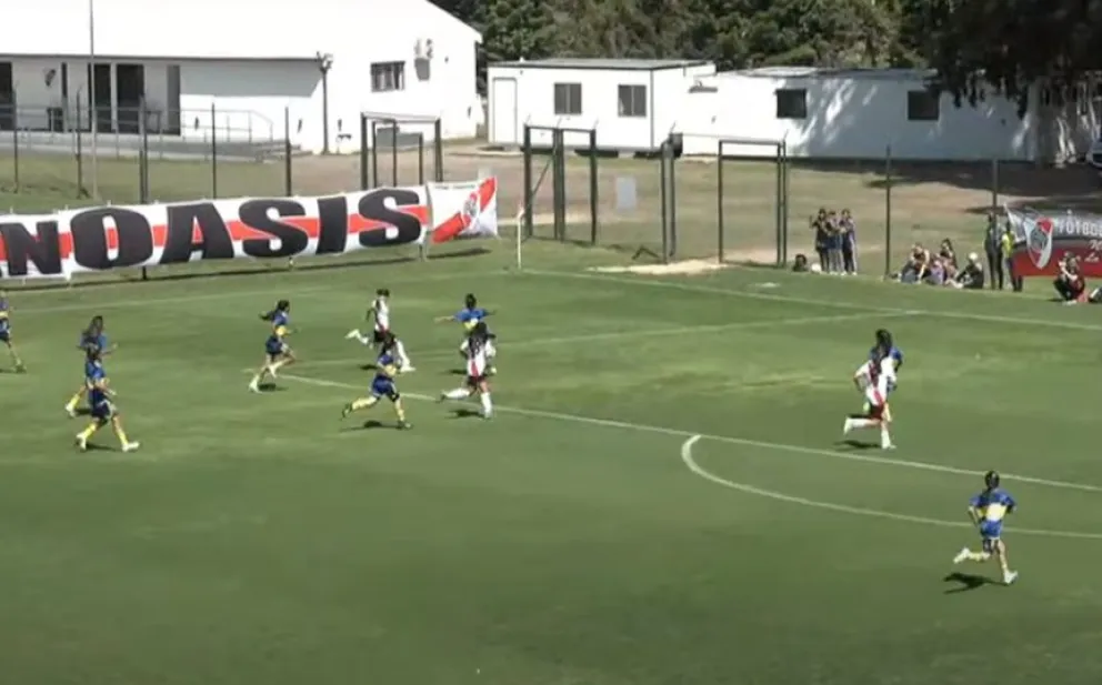 Golazo de la viedmese en el superclásico Sub14 femenino.