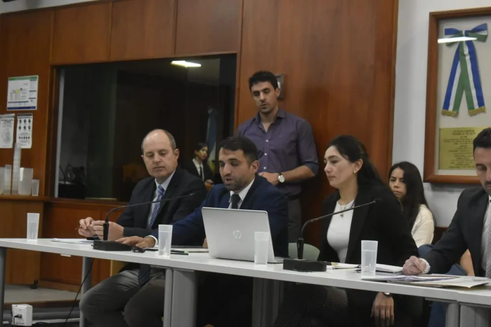 Abogados defensores Favio Martín Igoldi, Damian Torres y Claudia Andrea Pichiñán. Fotos: NoticiasNet. 