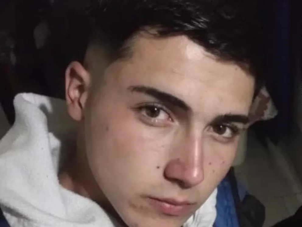 Carlos Alberto Tomasini, joven de 20 años desaparecido en Viedma. 
