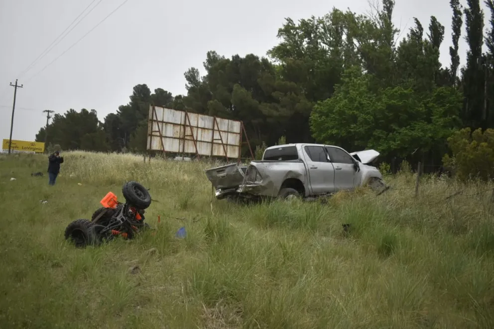 Así quedaron la camioneta y el cuatriciclo. Fotos Vanesa Schwemmler para NoticiasNet.