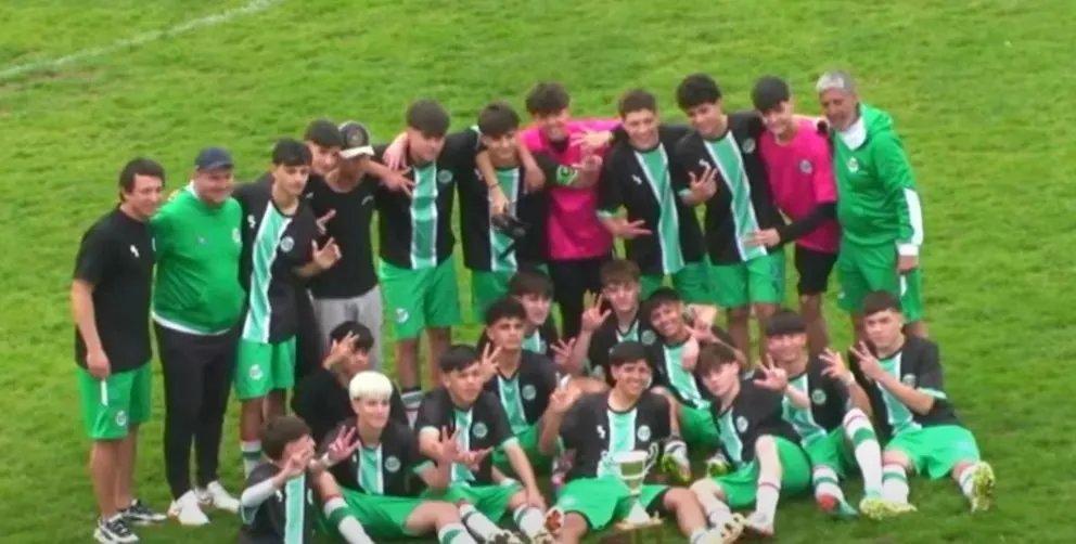 La sub 15 de la Liga Rionegrina a un paso del Nacional. Foto archivo.