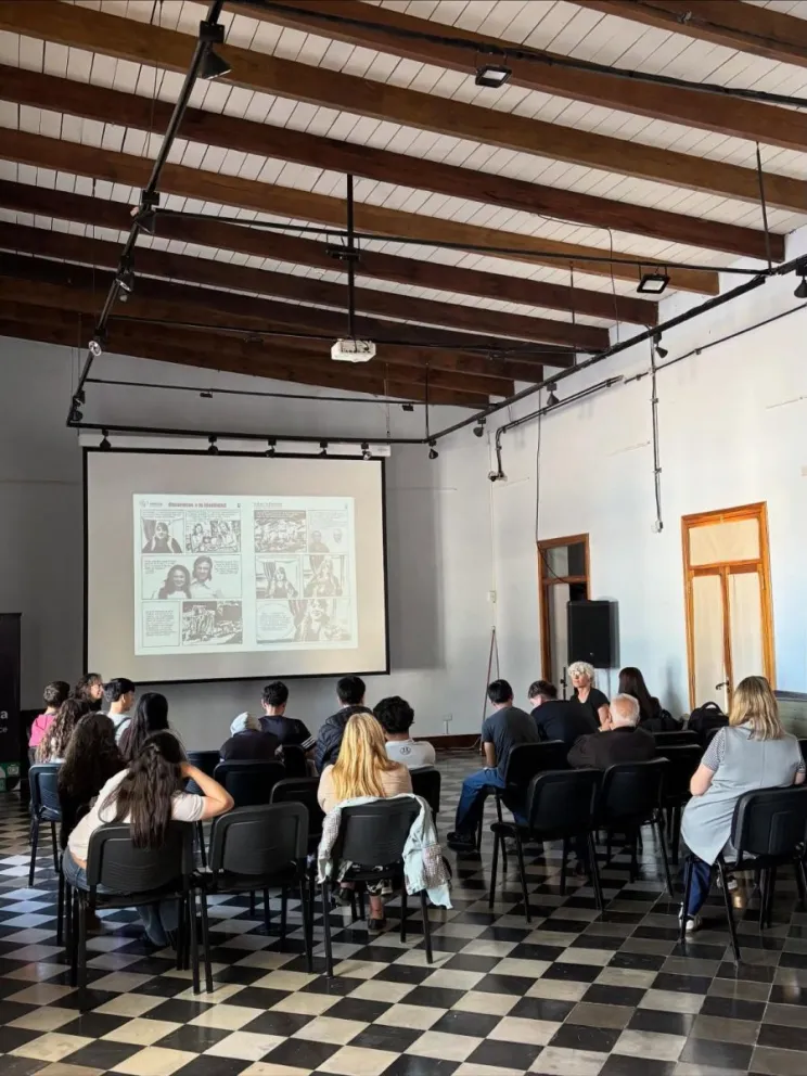 Charla por el día de la identidad. Foto: Asociación Civil de Familiares y Víctimas del Terrorismo.