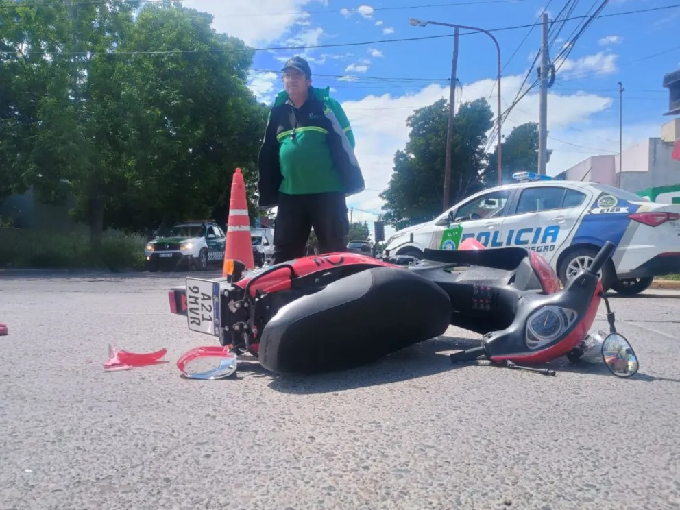 La moto sufrió un importante deterioro. Fotos NoticiasNet.