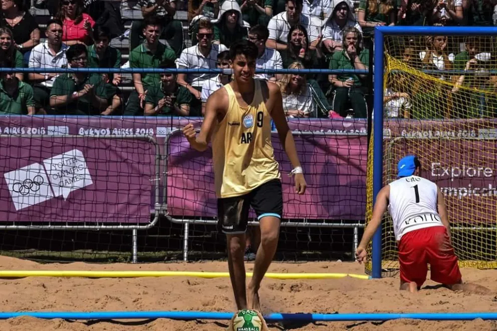 Nahuel Baptista, deportista de elite en Beach Handball y oriundo de Viedma. 