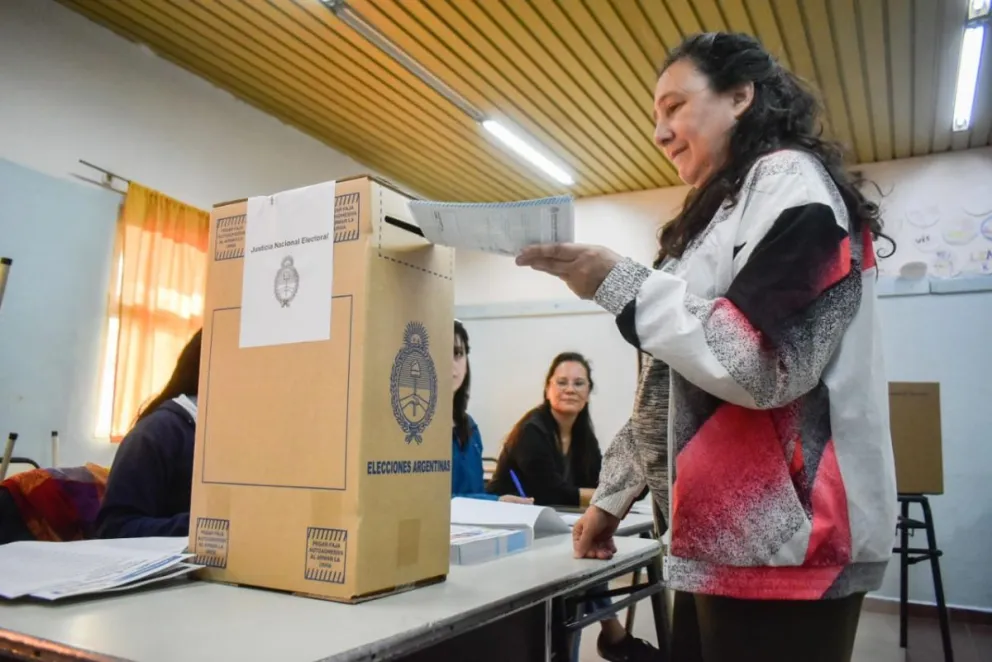 Febril actividad en la escuela primaria 319 de Viedma. Foto Vanesa Schwemmler para NoticiasNet.