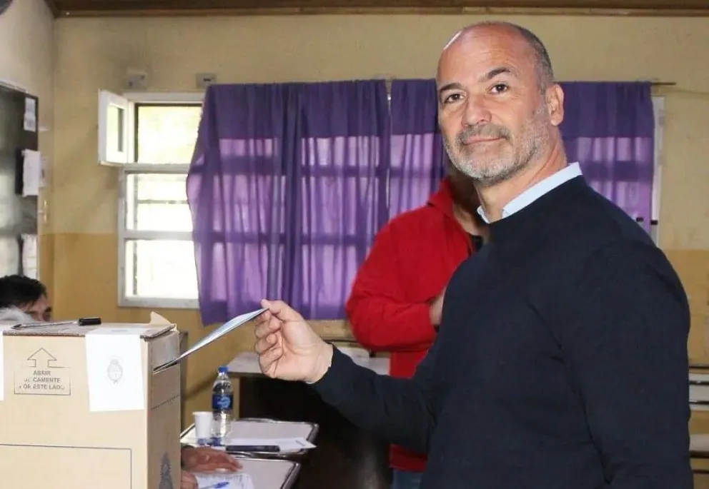 Juan Martín emitió su voto en la Escuela 42 durante la mañana de domingo.