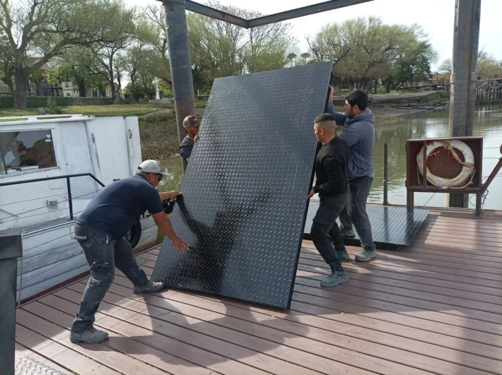 En su momento hubo restricciones para el amarrado de las lanchas. Fotos municipio de Patagones.