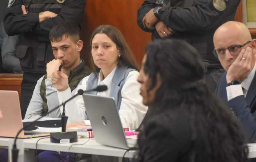 Salvo Álvarez, el resto prefiere no mirar ante la declaración de Angélica, la viuda. Fotos NoticiasNet.