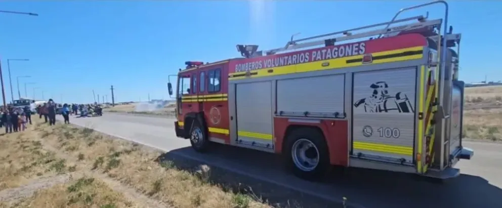 Escenas particulares en la Avenida de la Constitución en Patagones. Fotos Mapuchito Noticias. 
